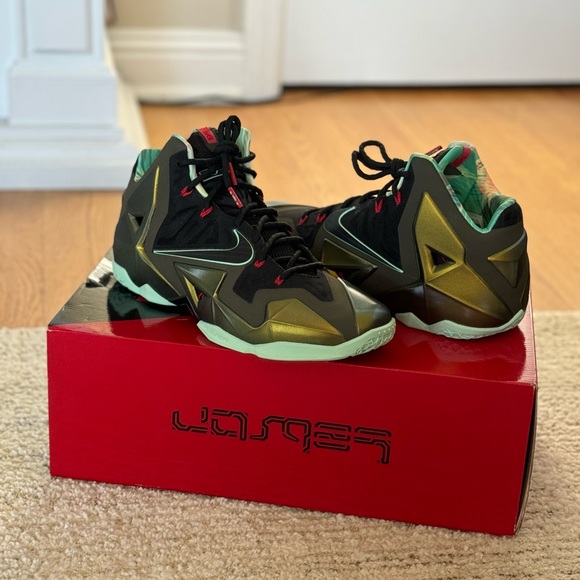 Nike lebron mens shoes size 10 - Picture 2 of 8